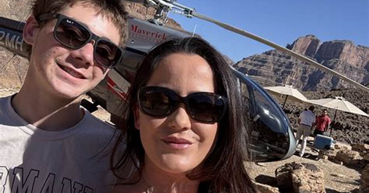 Fans Shocked After Jenelle's Son Flips off Camera