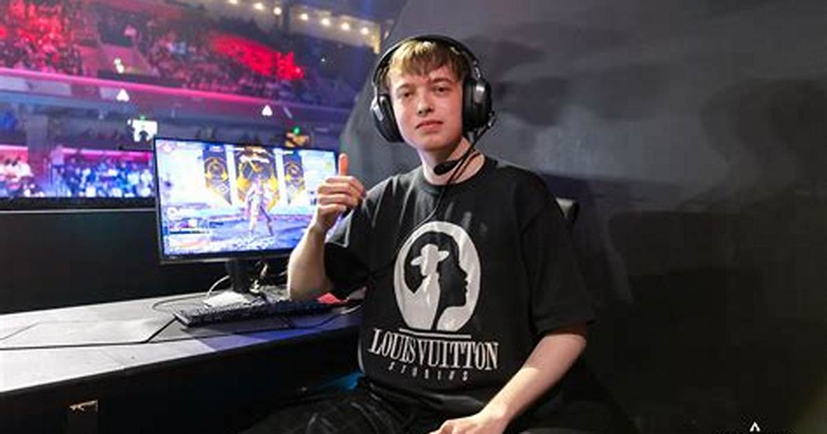 Fans Think Twitch Streamer Faide Accidentally Face Revealed in This Youtube Video