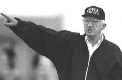 Former Lowa Defensive Coordinator, Bill Brashier, Dies at 93