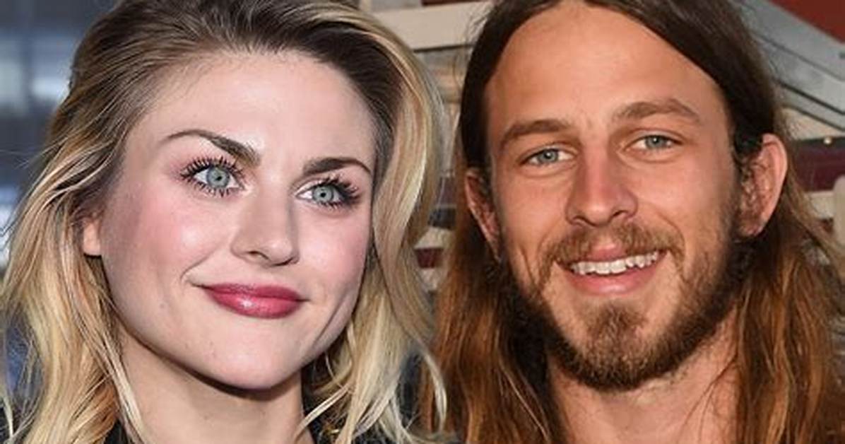 Frances Bean Cobain, 19, Is Lovely and Tatted up in New Portraits