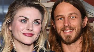 Frances Bean Cobain, 19, Is Lovely and Tatted up in New Portraits