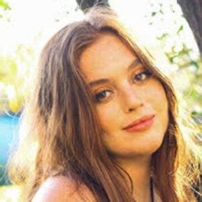 Gabriella Valdes - Age, Family, Bio