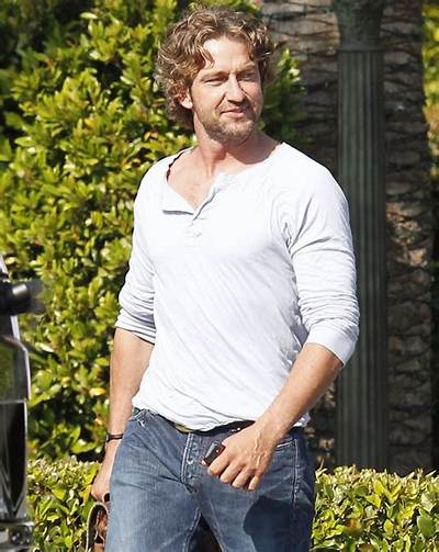 Gerard Butler Looks Exceedingly Sexy & Tabloids Still Have Him with Jessica Biel