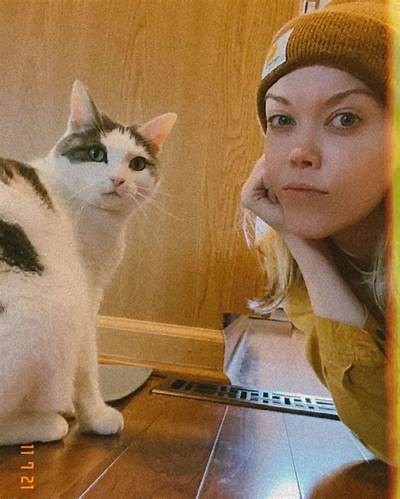 Getting to Know About Hayley Lovitt