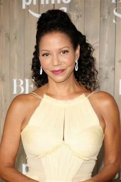 Gloria Reuben - Age, Family, Bio