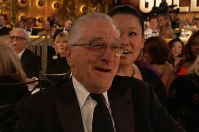 Golden Globes: Robert De Niro Narrowly Misses Awkward Reaction to 'Losing' on Camera