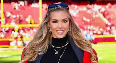 Gracie Hunt Bio (Wiki)