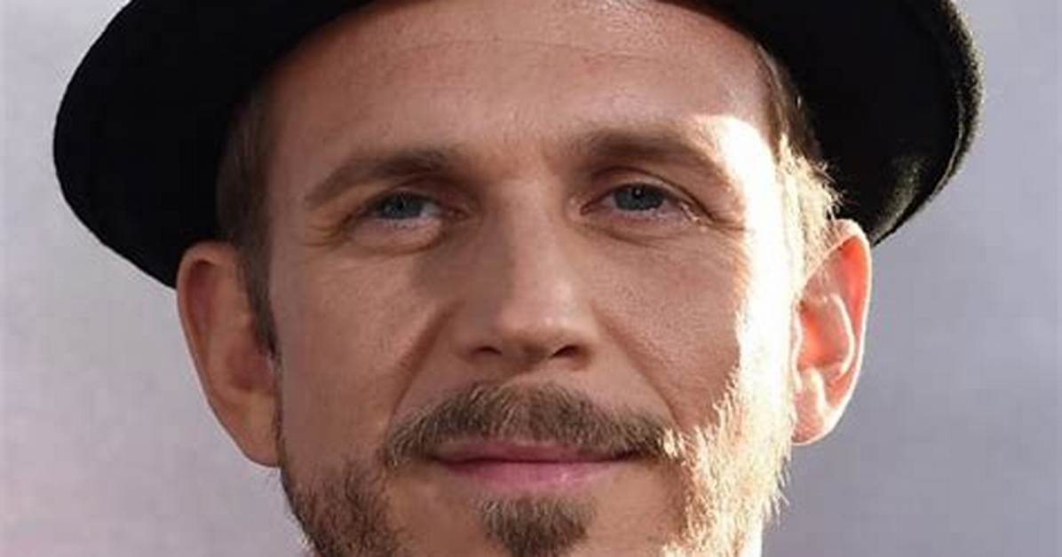 Gustaf Skarsgard Bio (Wiki)
