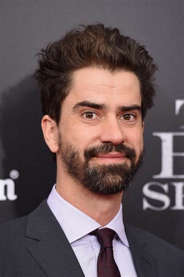 Hamish Linklater Net Worth - Wiki, Age, Weight and Height, Relationships, Family, and More