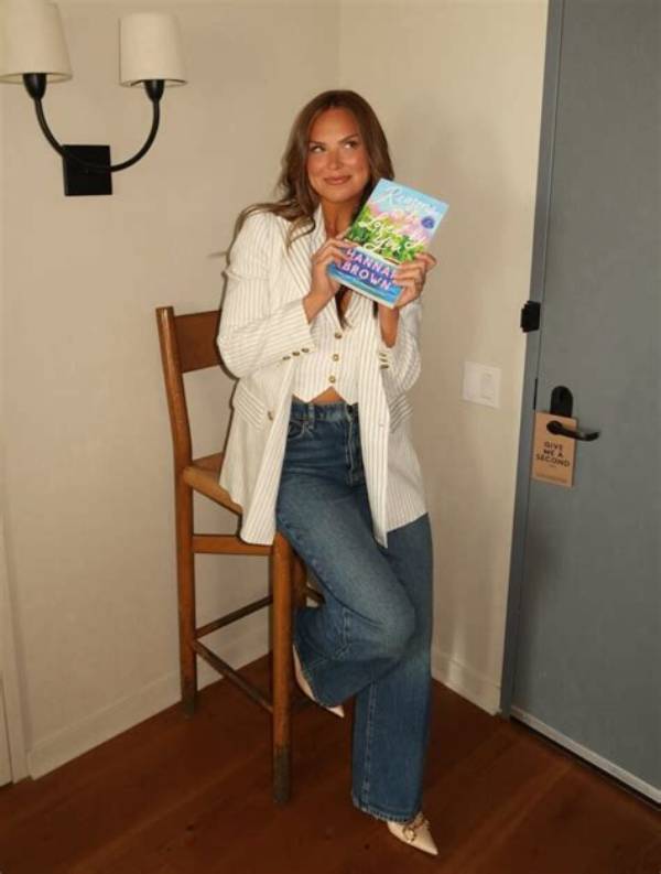 Hannah Brown Height, Weight, Net Worth, Age, Birthday, Wikipedia, Who, Nationality, Biography
