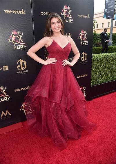 Hannah Vandenbygaart Net Worth - Wiki, Age, Weight and Height, Relationships, Family, and More