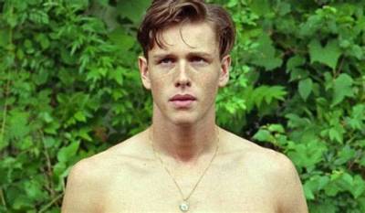 Harris Dickinson Biography: Is He Married? Find out His Girlfriend, Gay, Parents, Networth