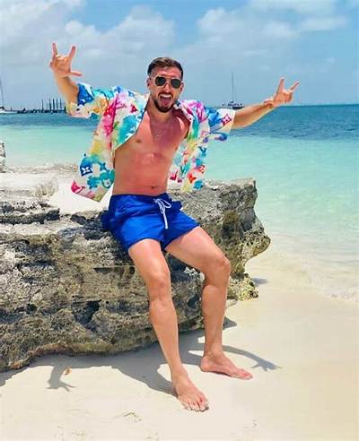 Hector Herrera Net Worth: Lifestyle & Vacation