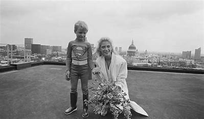 Helen Slater Height, Weight, Net Worth, Age, Birthday, Wikipedia, Who, Instagram, Biography