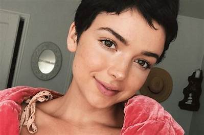 ‘Her Face Says It All’ Bekah Martinez Is Blushing over Her Engagement with Grayston Leonard!