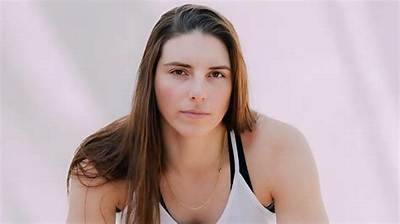 Hilary Knight Height, Weight, Net Worth, Age, Birthday, Wikipedia, Who, Nationality, Biography