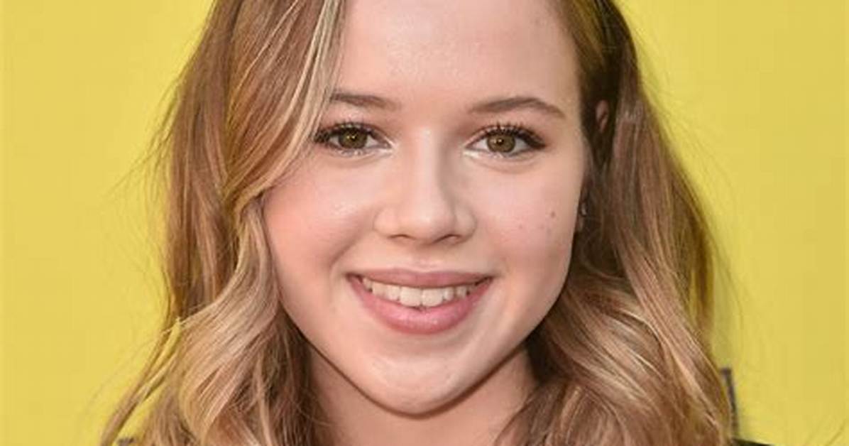 Holly J. Barrett Net Worth - Wiki, Age, Weight and Height, Relationships, Family, and More