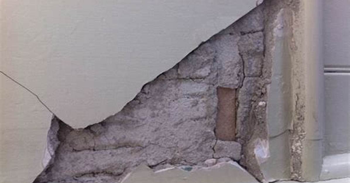 How Common Is Asbestos in Plaster Walls?