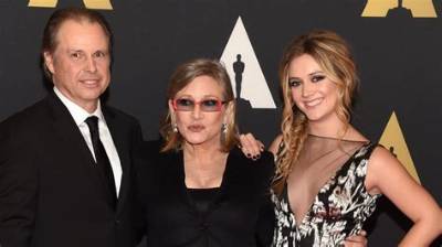 How Many Siblings Did Carrie Fisher Have? All About Her Family Amid Walk of Fame Ceremony Drama