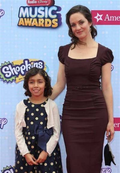 How Much Does Kali Rocha Earn? Age, Ethnicity, Husband, Children