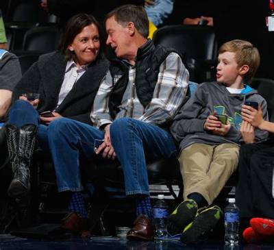 How Old Is John Hickenlooper Wife Robin Pringle Hickenlooper?