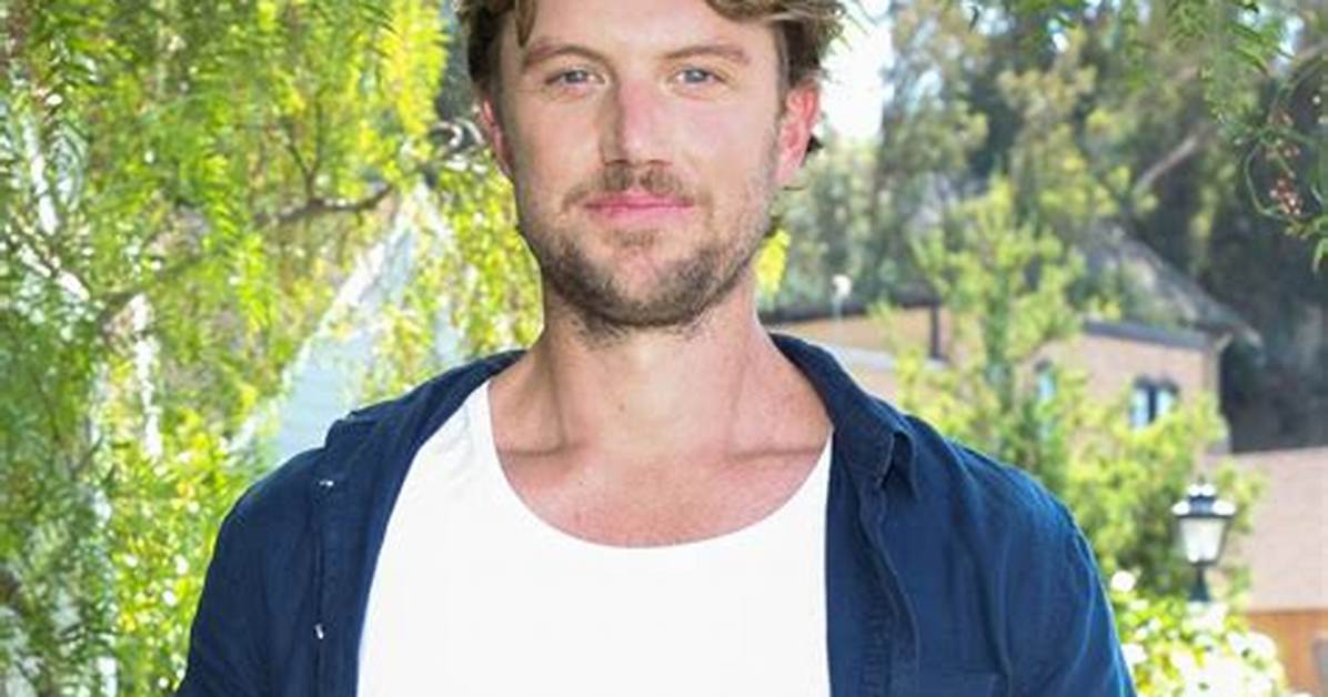 How Tall Is the Sex/Life Actor Playing Cooper?