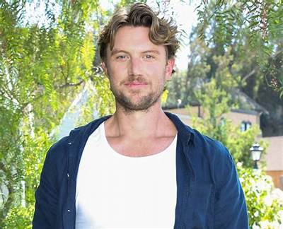 How Tall Is the Sex/Life Actor Playing Cooper?
