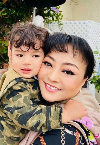 Huong Lan - Age, Family, Bio