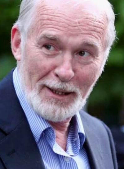 Ian Mcelhinney - Age, Family, Bio