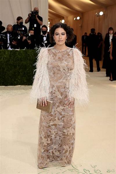 Ilana Glazer Height, Weight, Net Worth, Age, Birthday, Wikipedia, Who, Instagram, Biography