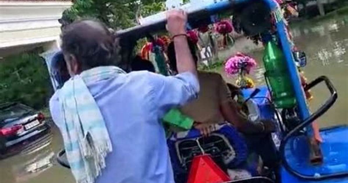 In Rain-Hit Bengaluru, Tractors Turn Unlikely Heroes on Roads
