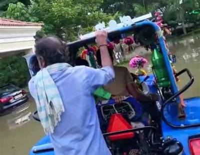In Rain-Hit Bengaluru, Tractors Turn Unlikely Heroes on Roads