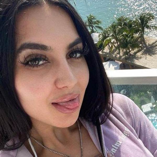 Instagram Influencer Arna Kimiai Is Known as the Daughter of Farshad Kimiai