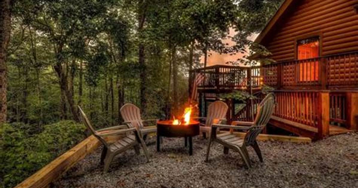 Ireland Baldwin on a Rustic Getaway with Her Boyfriend Corey Hart and Friends! Know About Her Recent Mugging Incident!