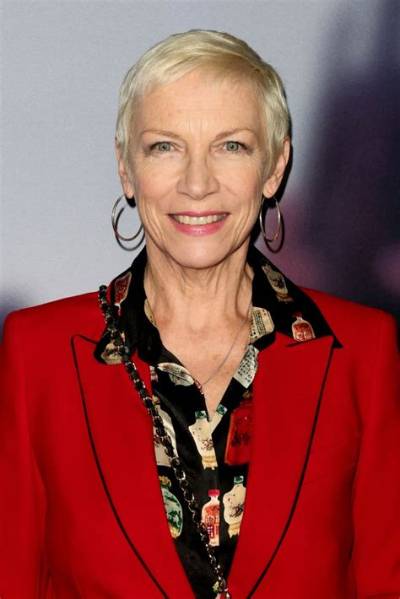 Is Annie Lennox Gay? Age, Height, Net Worth