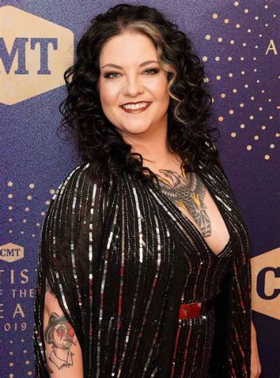 Is Ashley Mcbryde Related to Martina aMcBride?