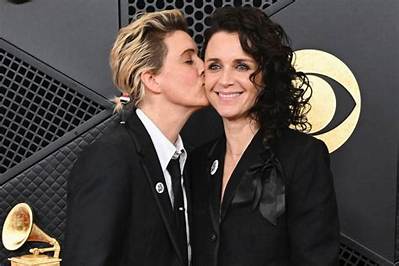 Is Brandi Carlile Gay? Carlile‘s Sexual Orientation Exposed!
