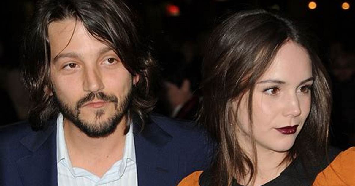 Is Diego Luna Married to Wife? or Dating a Girlfriend? Dating Rumors. Kids.