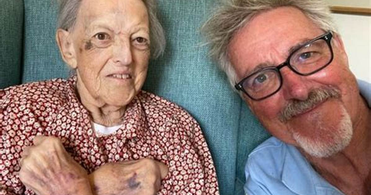 Is Gwyneth Margaret Jones Still Alive? Griff Rhys Jones Mother Update 2022