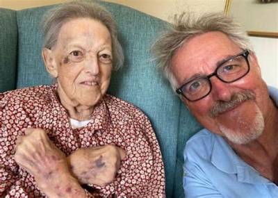 Is Gwyneth Margaret Jones Still Alive? Griff Rhys Jones Mother Update 2022