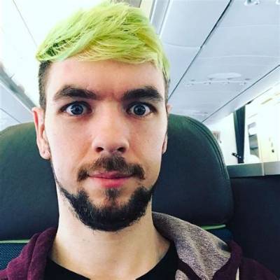 Is Jacksepticeye Gay? Get More Updates!