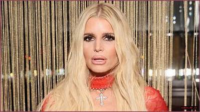 Is Jessica Simpson Knocked Up, or Is She Just a Fashion Failure?