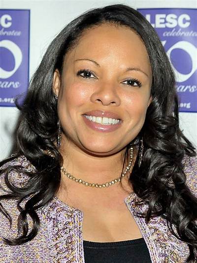 Is Justine Simmons Married? Her Bio, Age, Husband, Kids and Net Worth