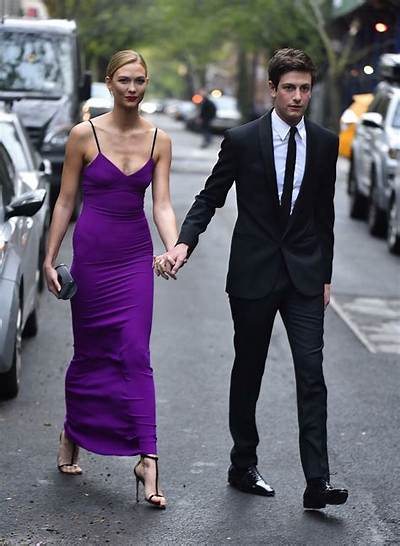 Is Karlie Kloss Gay? Age, Height, Net Worth