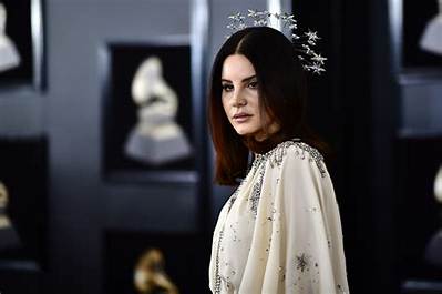 Is Lana Del Rey Gay or Bisexual? What’s Her Sexuality?