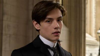 Is Louis Partridge Embarrassed of Enola Holmes? Age Girlfriend & Instagram