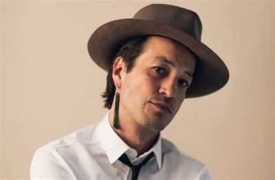 Is Marlon Williams Gay? Age, Height, Net Worth