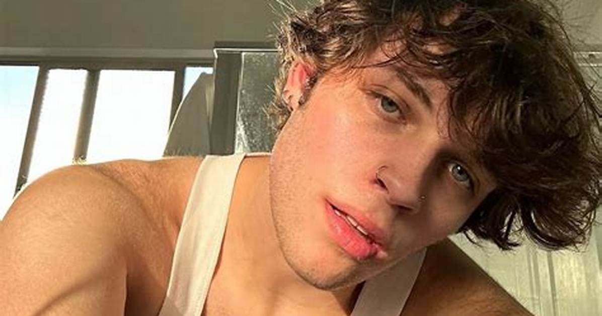 Is Nick Sturniolo Gay? Knowing His Sexuality in Detail