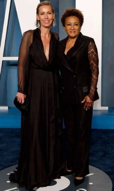 Is Wanda Sykes Gay? Age, Height, Net Worth