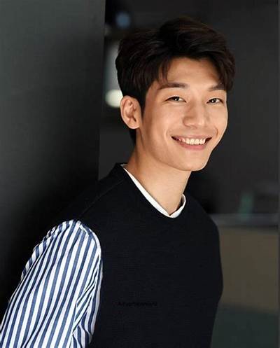Is Wi Ha-Joon Married to Wife? or Dating a Girlfriend?